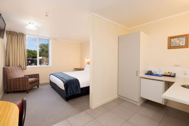Room 13 of 33