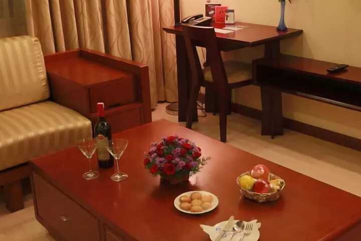 Room 6 of 16