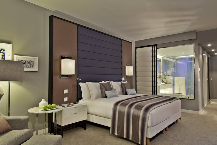 Room 14 of 110