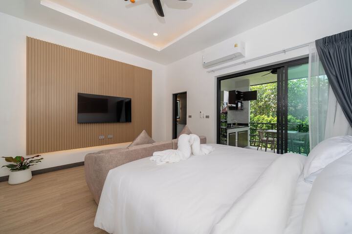 Room 8 of 84