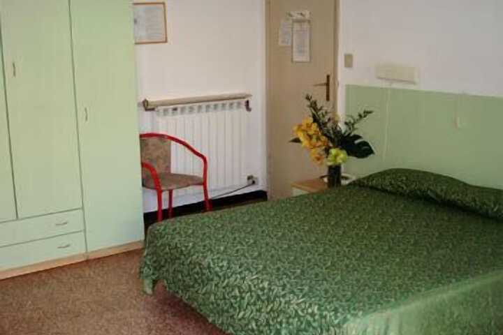 Room 8 of 38