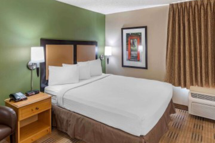 Room 4 of 27