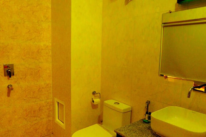 Room 27 of 36