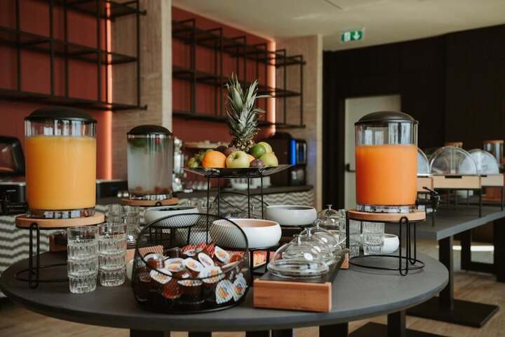 Breakfast/Coffee Service 46 of 60
