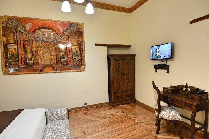 Room 6 of 82