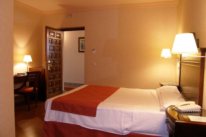 Room 7 of 24