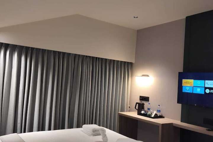 Room 14 of 48