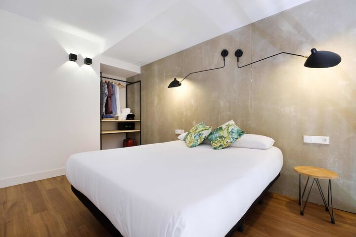 Room 7 of 67