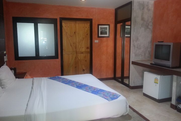 Room 4 of 38