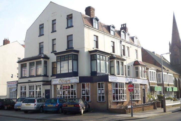 THE LARK INN BED & BREAKFAST