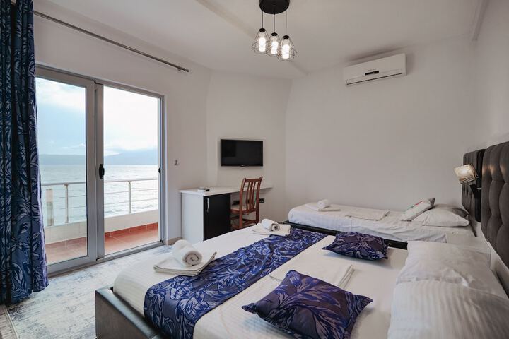 Room 17 of 52