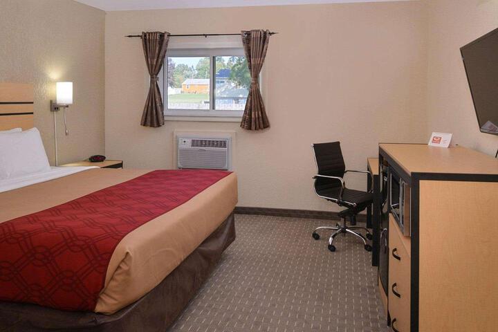 1 King Bed (3 of 5)