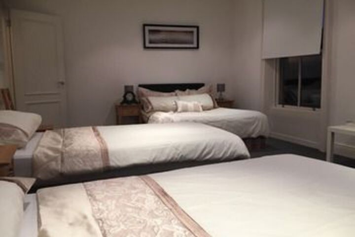 Room 5 of 11