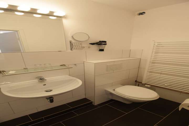 Room 45 of 76