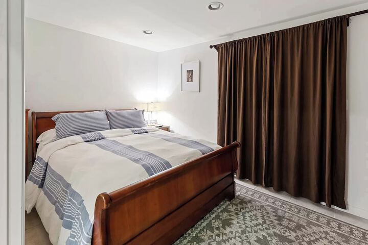 Room 4 of 25