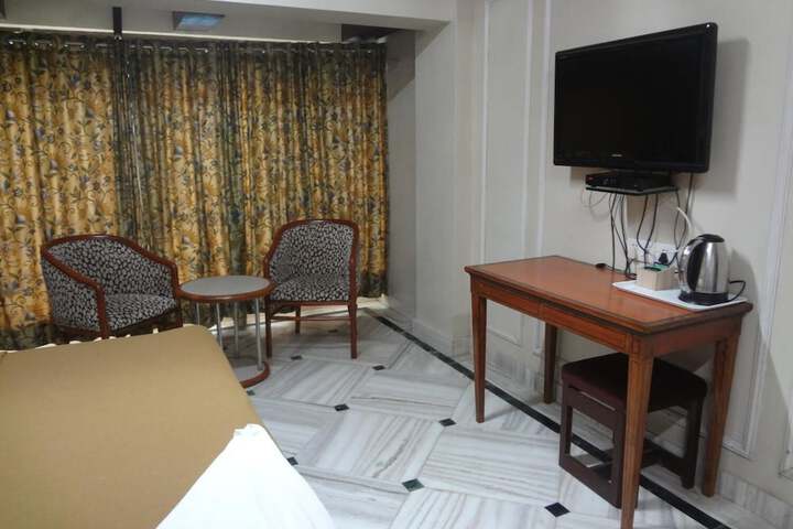 Room 7 of 37