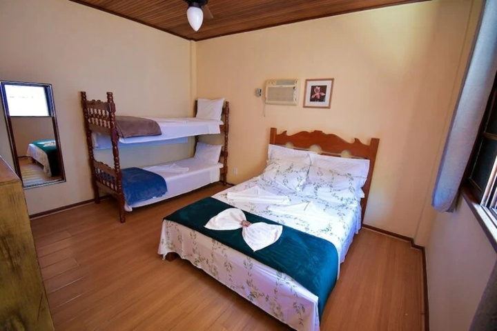 Room 4 of 10