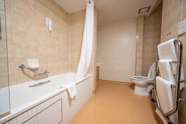 Room 34 of 48
