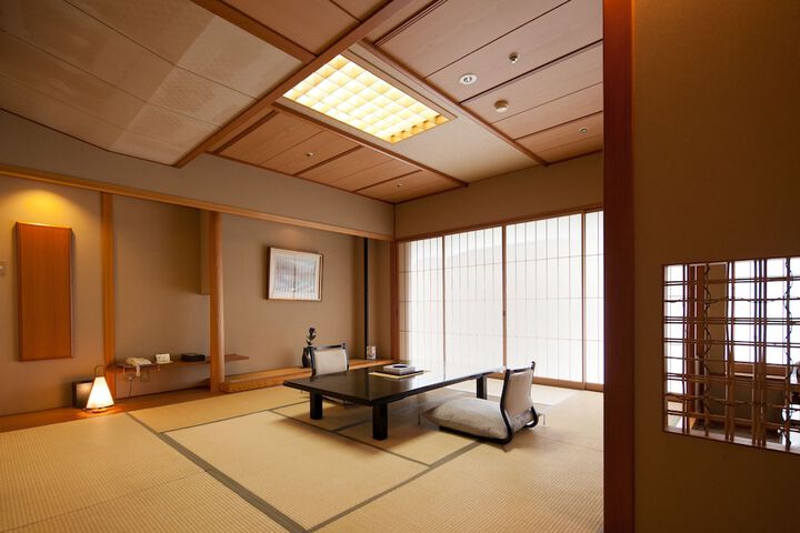 Room 6 of 73