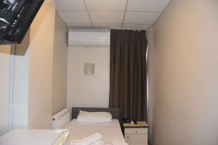 Room 7 of 14