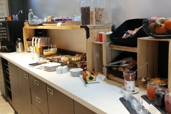 Breakfast/Coffee Service 29 of 33