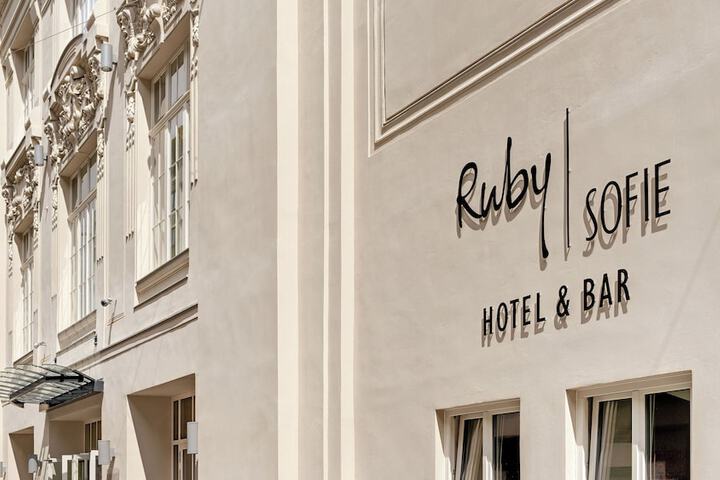 Hotel 70 of 75