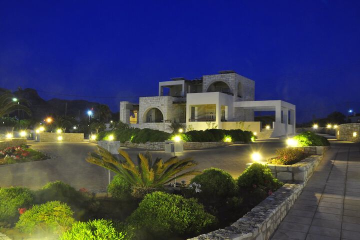 Hotel Exterior 290 of 340