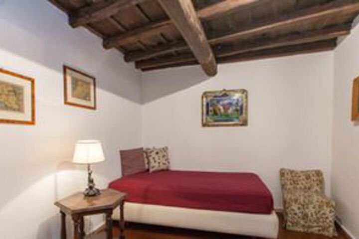 Room 6 of 18
