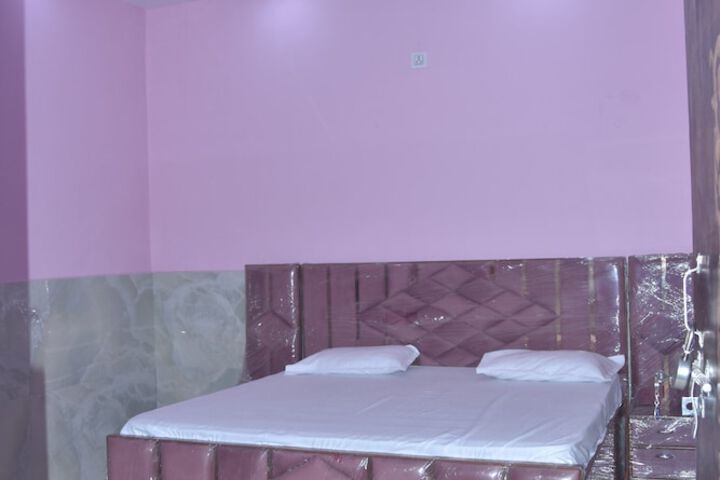 Room 11 of 38