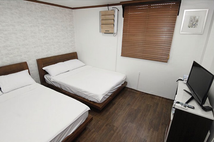 Room 30 of 34
