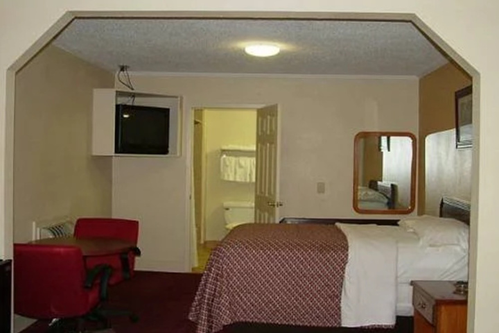 Room 5 of 11