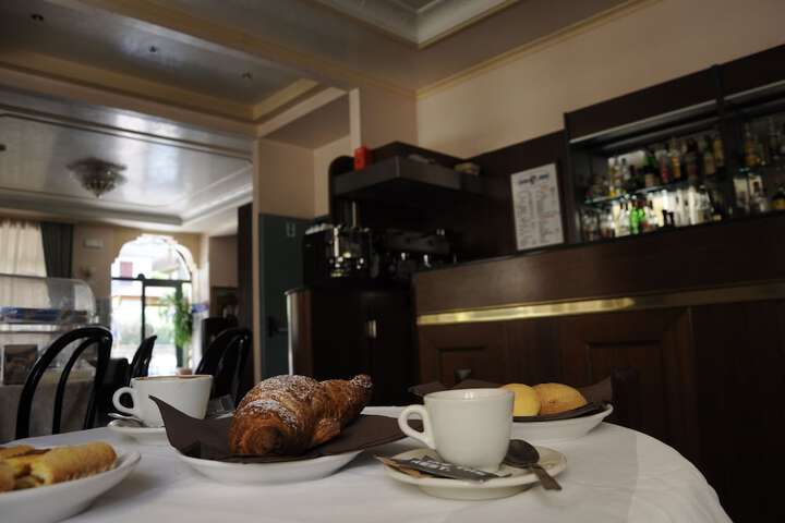 Lounge 46 of 74