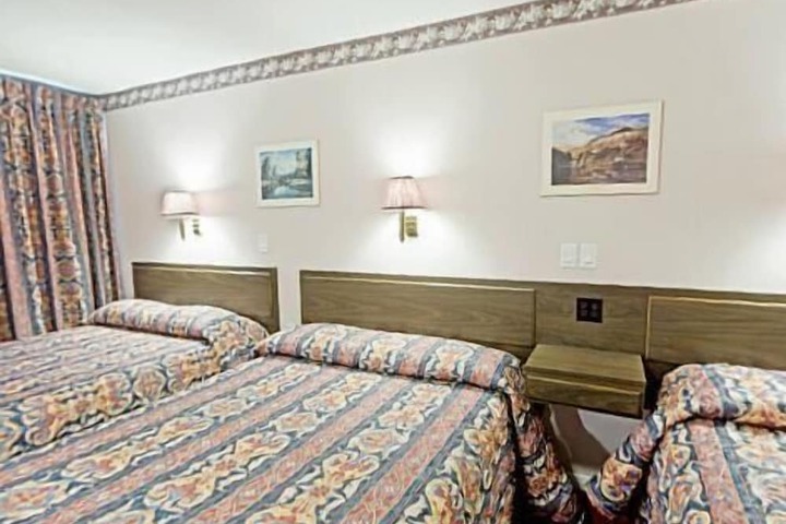 Room 7 of 14