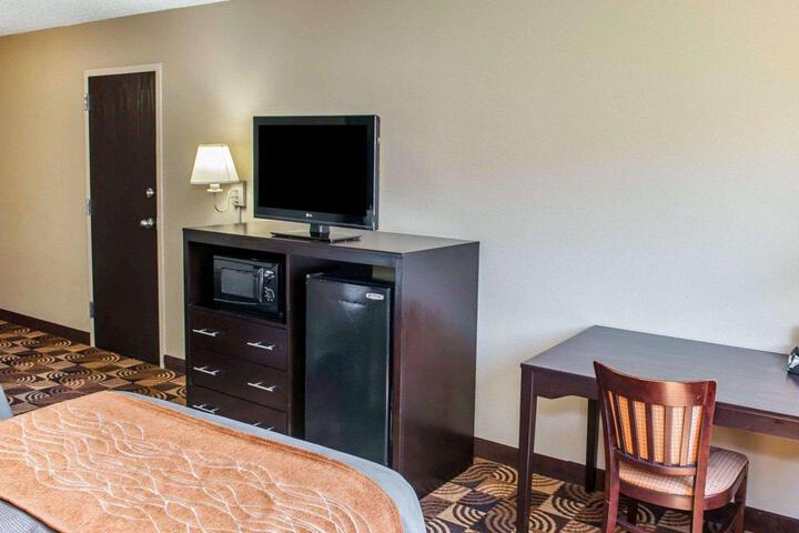Double Accessible King Size Bed (1 of 7)