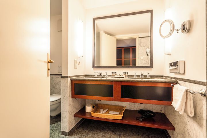 Room 73 of 120