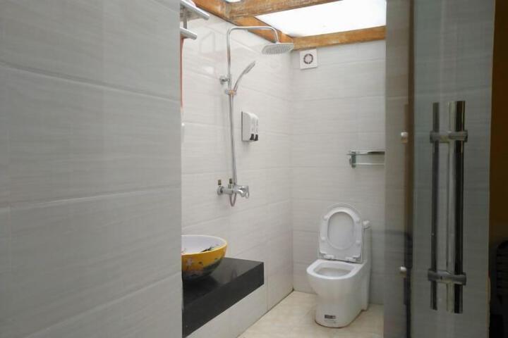 Room 3 of 75