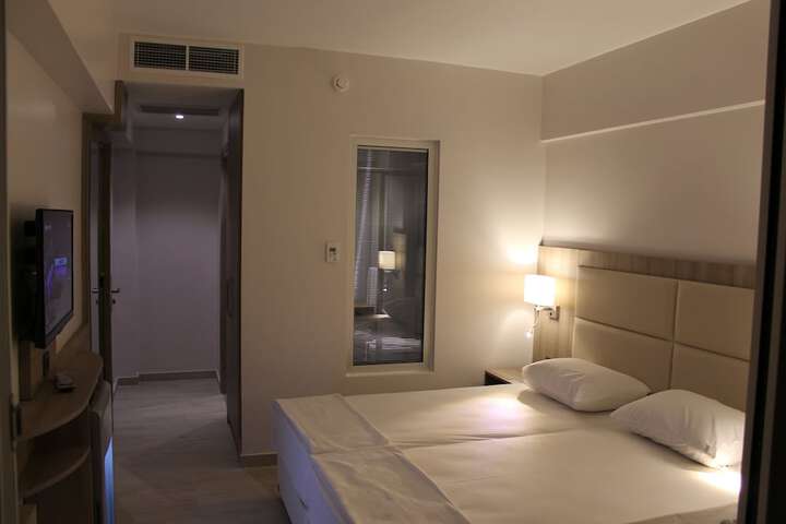 Room 5 of 44