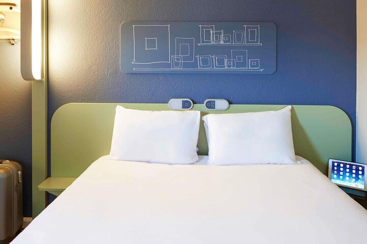 Room 17 of 27