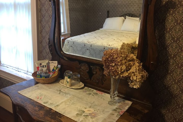 Room 9 of 26