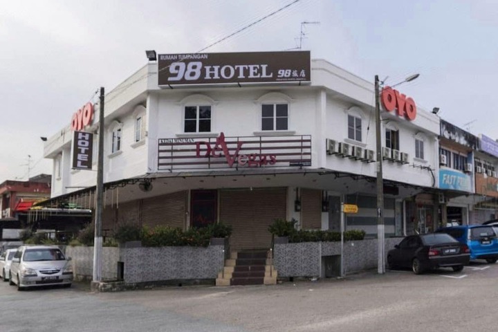 98 Hotel