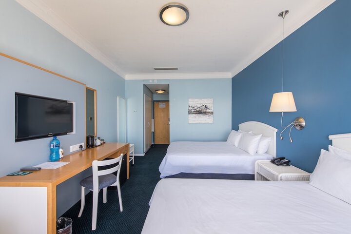 Room 4 of 63