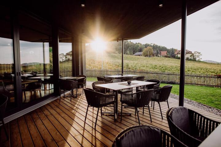 General 8 of 100