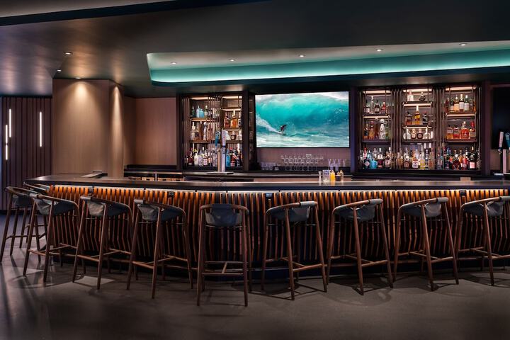 Lounge 174 of 246