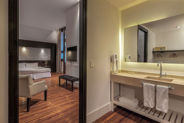 Room 6 of 40
