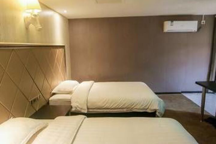 Room 3 of 9