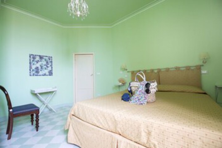 Room 53 of 61