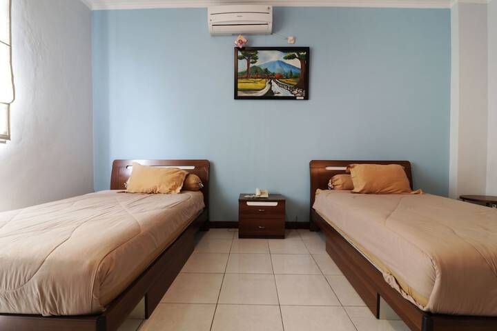 Room 6 of 25