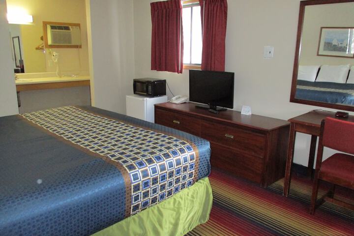 1 King Bed (4 of 15)