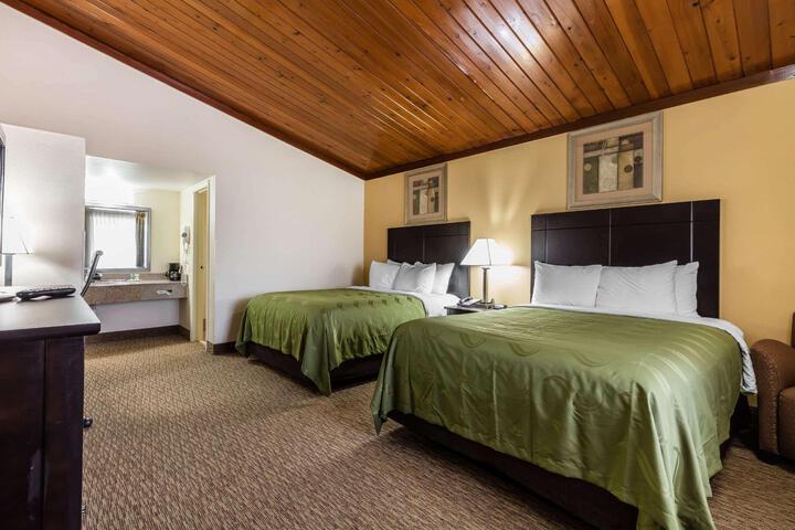 1 King Bed (4 of 13)