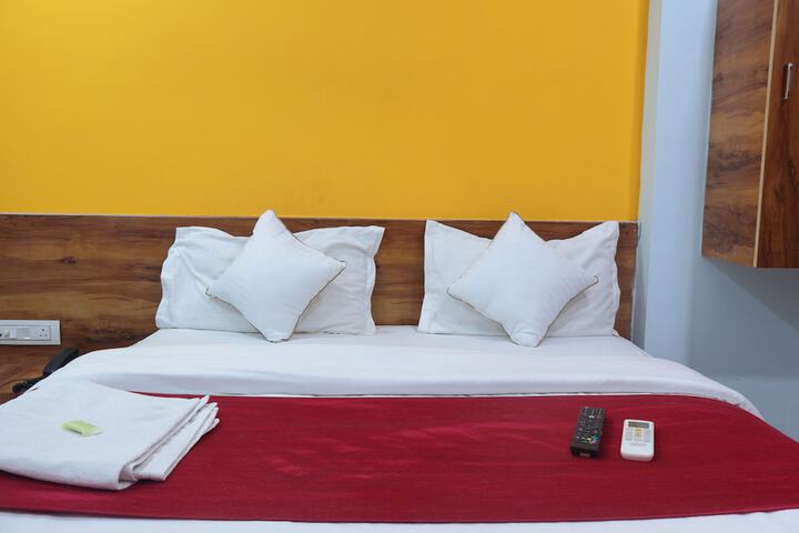 Room 12 of 18